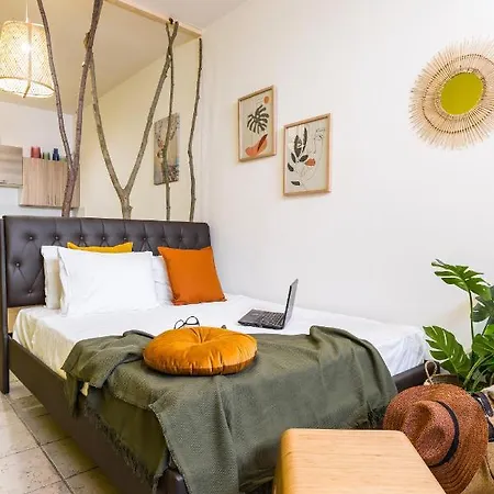 Appartement Erato “wrapped In Myrtle And Roses” *