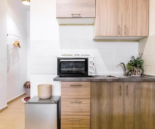 Erato “wrapped In Myrtle And Roses” Tesalónica