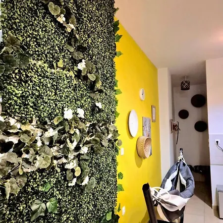 Erato “wrapped In Myrtle And Roses” Apartmán *