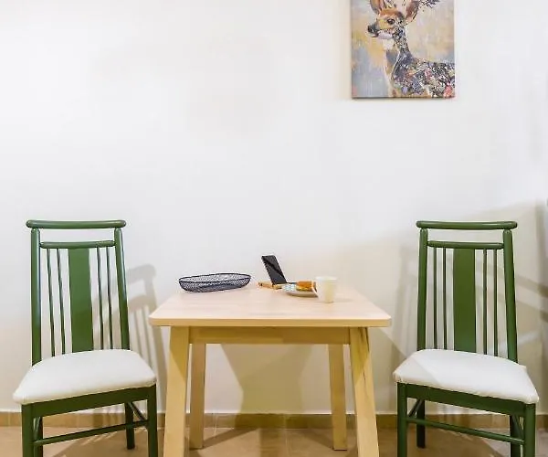 Erato “wrapped In Myrtle And Roses” Apartment *